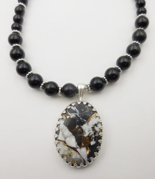 Click to view detail for DKC-1128 Pendant White TQ /Onyx Beads $250